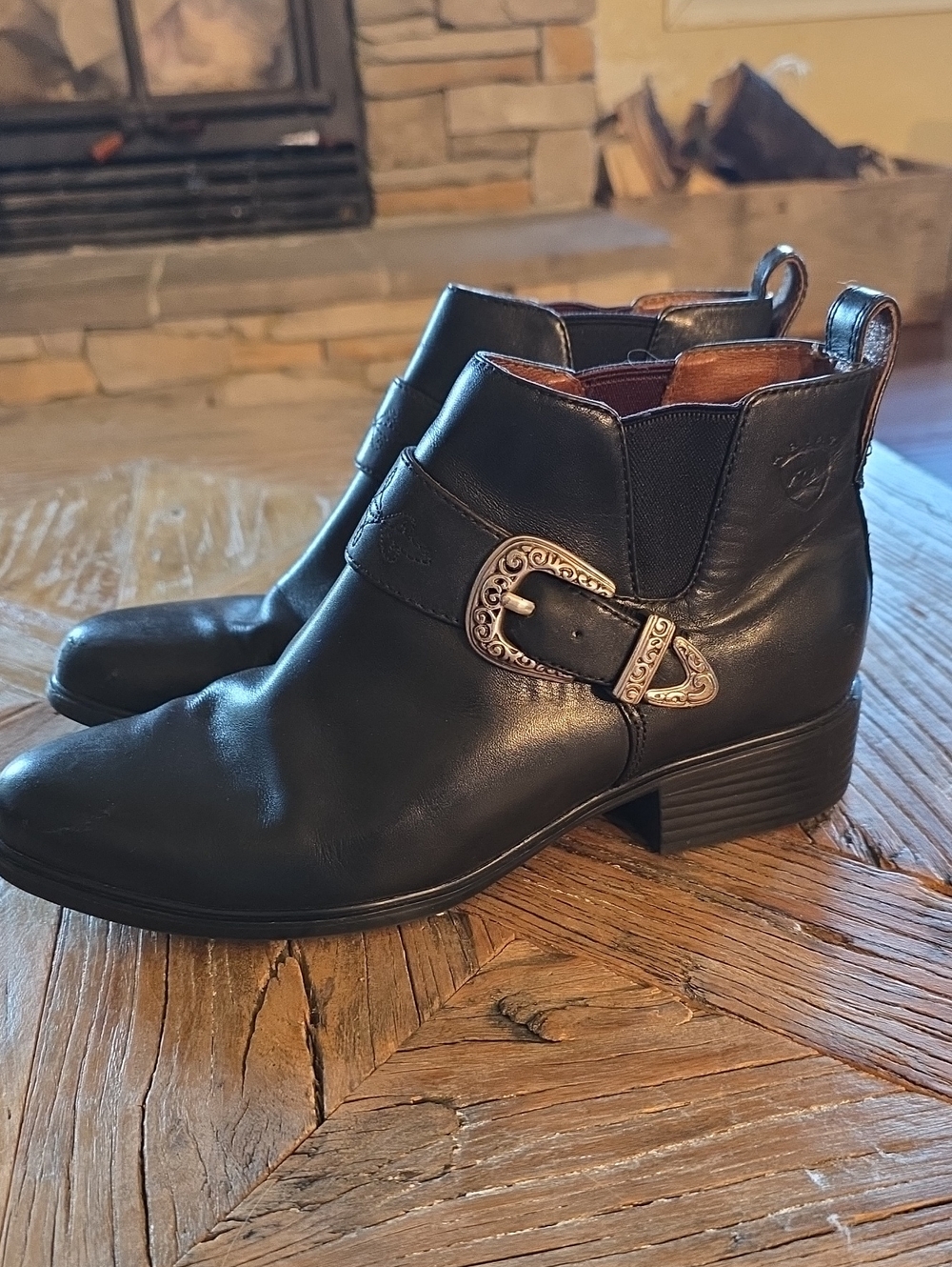 ARIAT western buckled ankle leather boots !
